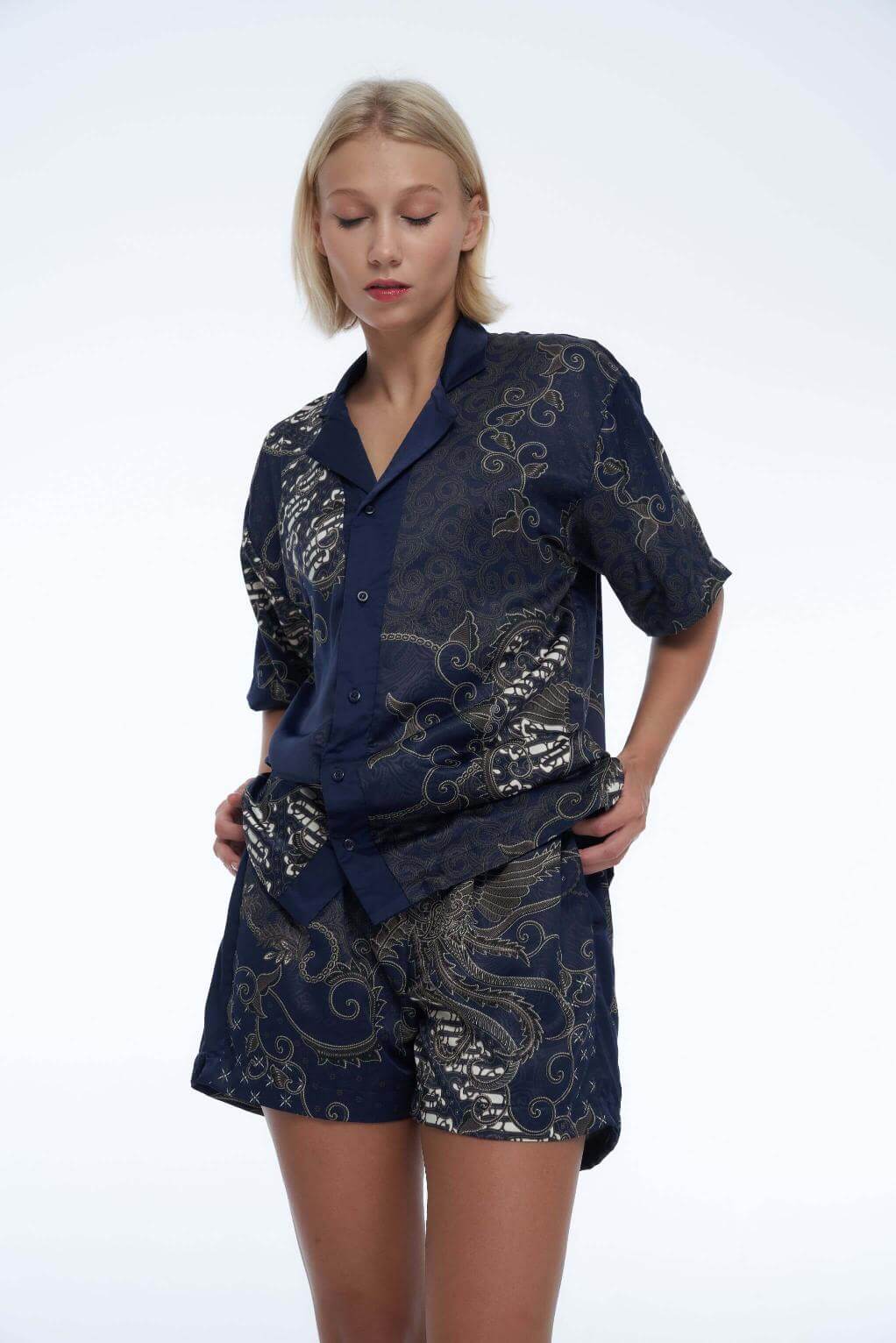 Wils Shirt, Short-Sleeved Shirt, Blue Batik, handcrafted, simple, elegance, grace, comfort, sensuality, satin, silk, luxury, unisex, bali, batik, timeless, sophistication, fashion, different colors, new