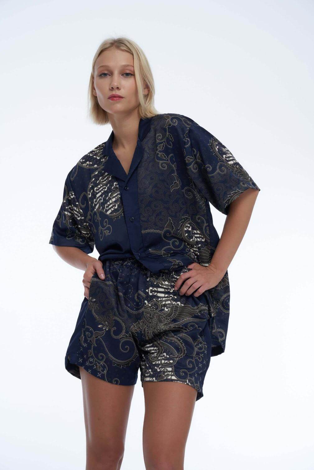 Wils Shirt, Short-Sleeved Shirt, Blue Batik, handcrafted, simple, elegance, grace, comfort, sensuality, satin, silk, luxury, unisex, bali, batik, timeless, sophistication, fashion, different colors, new