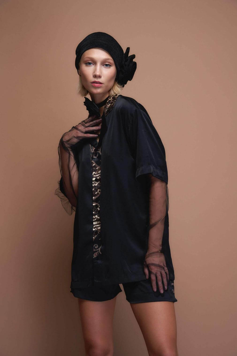 Wils Shirt, Short-Sleeved Shirt, Satin Black, handcrafted, simple, elegance, grace, comfort, sensuality, satin, silk, luxury, unisex, bali, batik, timeless, sophistication, fashion, different colors, new