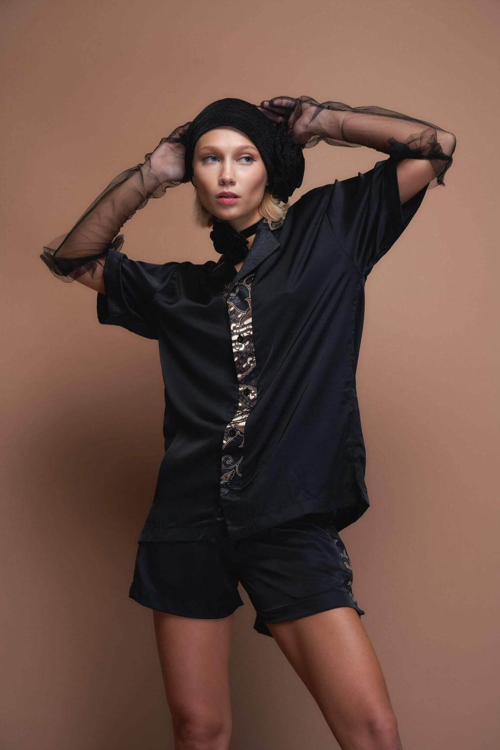 Wils Shirt, Short-Sleeved Shirt, Satin Black, handcrafted, simple, elegance, grace, comfort, sensuality, satin, silk, luxury, unisex, bali, batik, timeless, sophistication, fashion, different colors, new